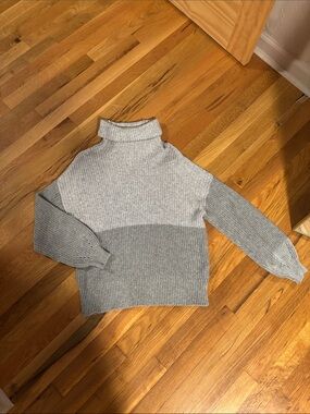 Turtleneck Colorblock Knit Sweater - Gray